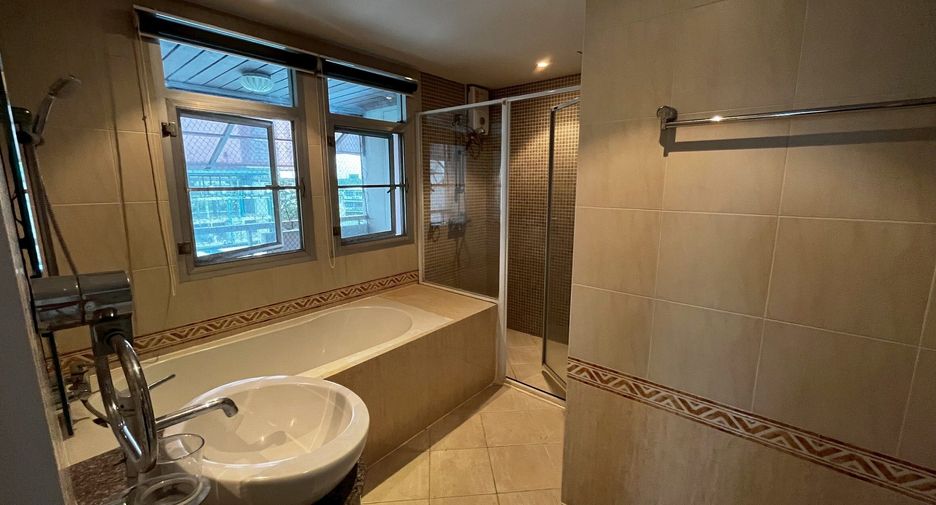 Condo en alquiler de 3 habitaciones en Suan Luang, Bangkok