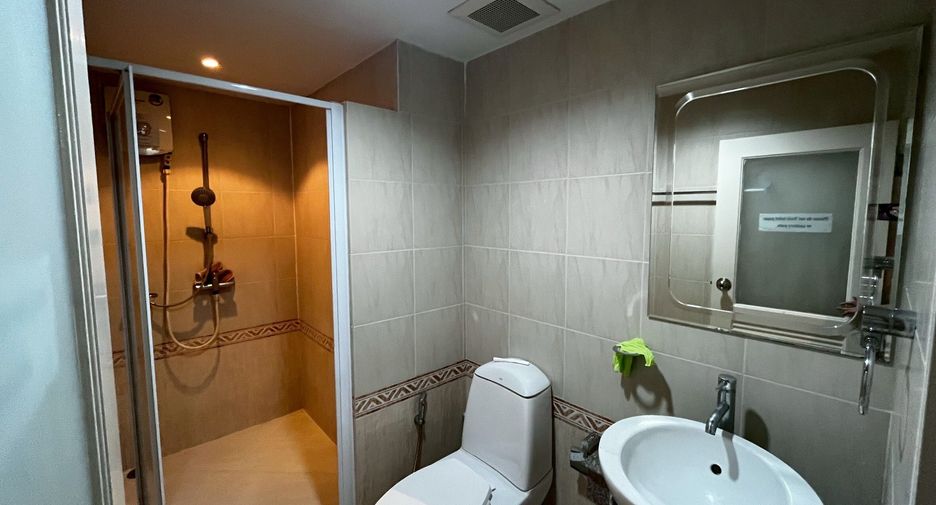 Condo en alquiler de 3 habitaciones en Suan Luang, Bangkok
