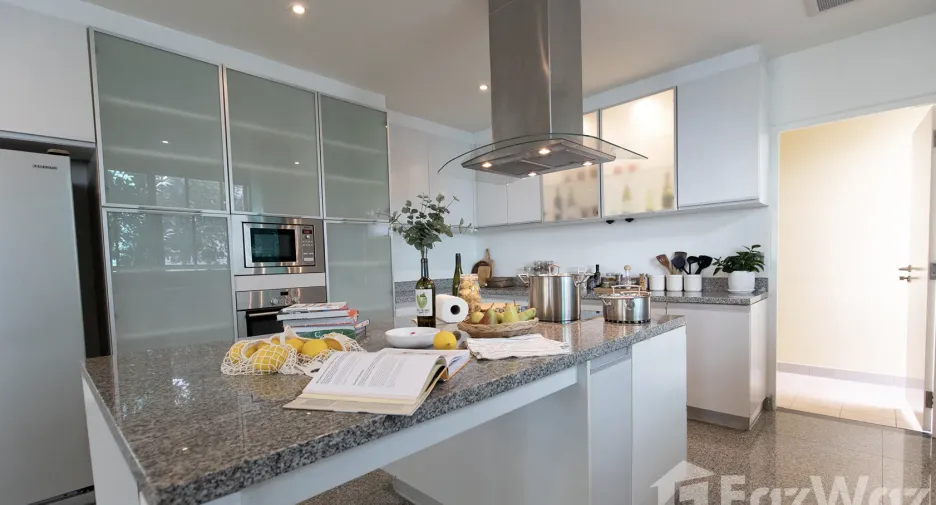 Wohnung zur Miete mit 3 Zimmer in Watthana, Bangkok