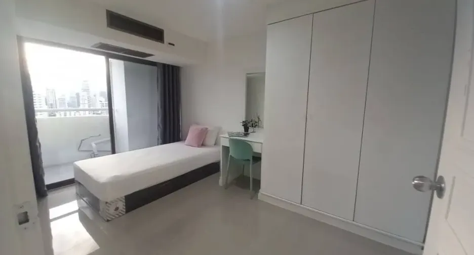 For rent 3 bedrooms condo in Watthana, Bangkok
