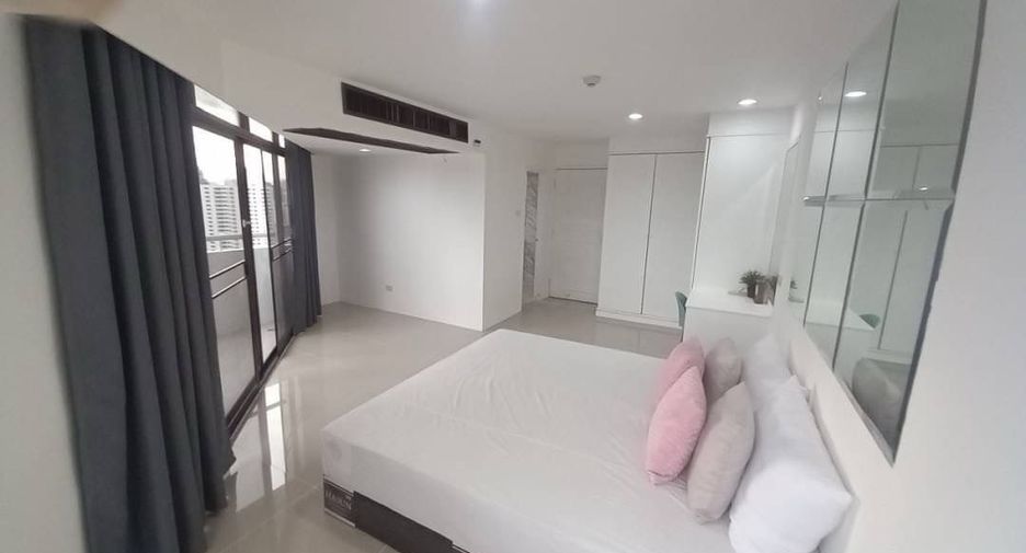 For rent 3 bedrooms condo in Watthana, Bangkok