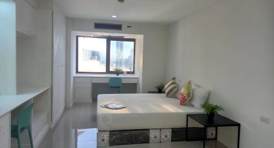 For rent 3 bedrooms condo in Watthana, Bangkok