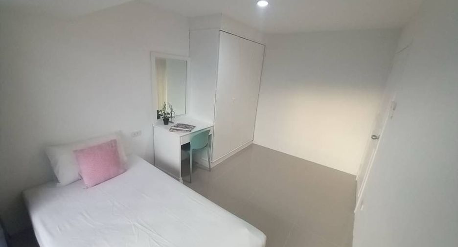 For rent 3 bedrooms condo in Watthana, Bangkok