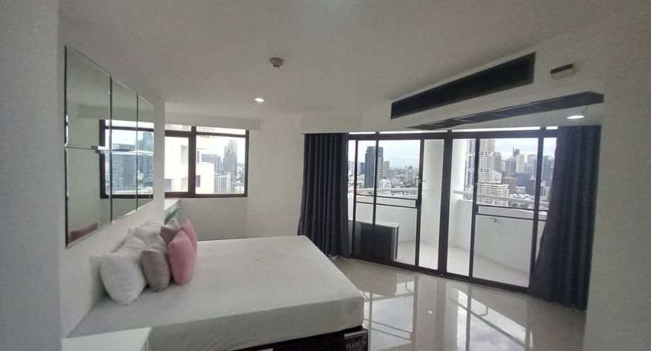 For rent 3 bedrooms condo in Watthana, Bangkok