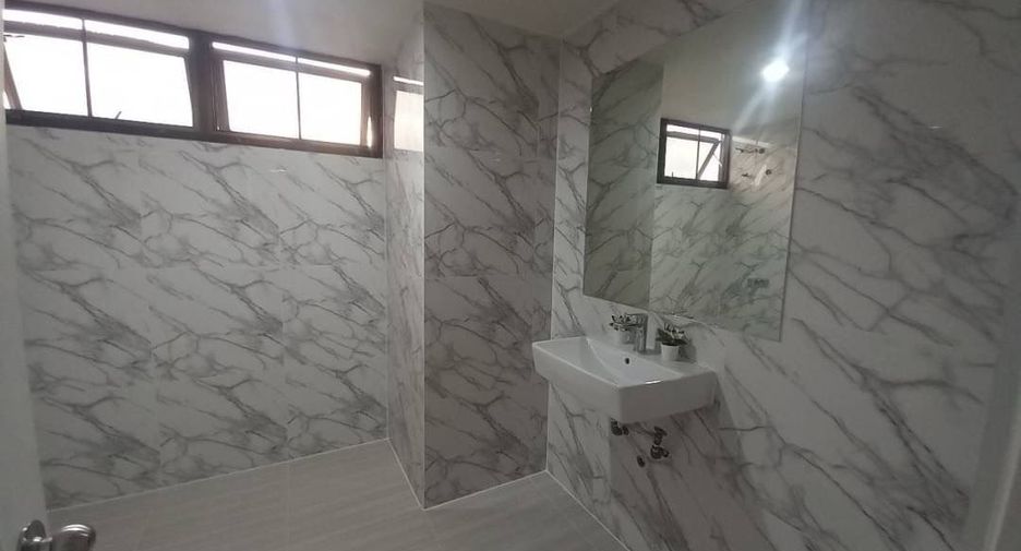 For rent 3 bedrooms condo in Watthana, Bangkok