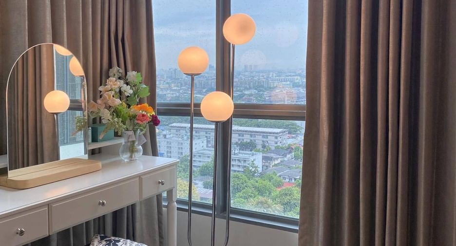 Condo en alquiler de 2 habitaciones en Phra Khanong, Bangkok