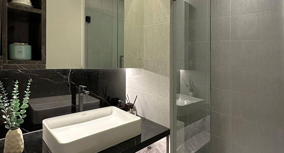 Condo en alquiler de 2 habitaciones en Phra Khanong, Bangkok