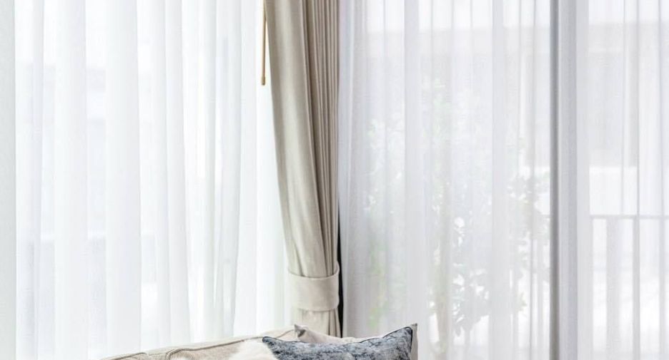 For rent 2 bedrooms condo in Pathum Wan, Bangkok
