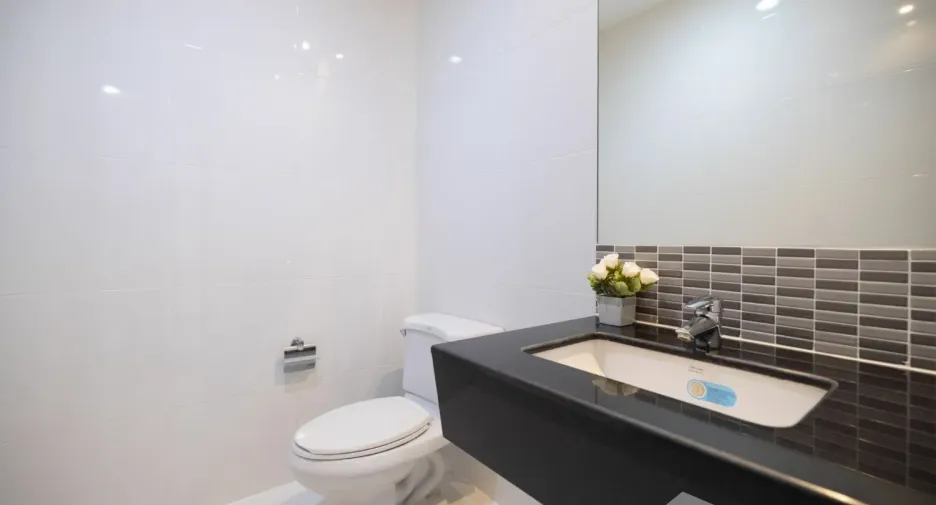 For rent 3 bedrooms apartment in Khlong Toei, Bangkok