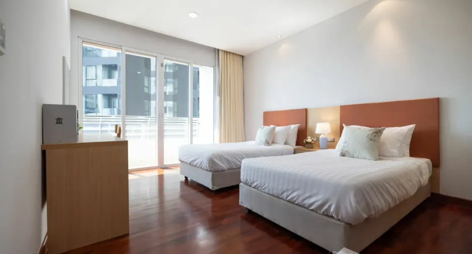 For rent 3 bedrooms apartment in Khlong Toei, Bangkok