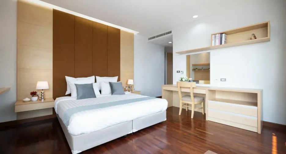 For rent 3 bedrooms apartment in Khlong Toei, Bangkok