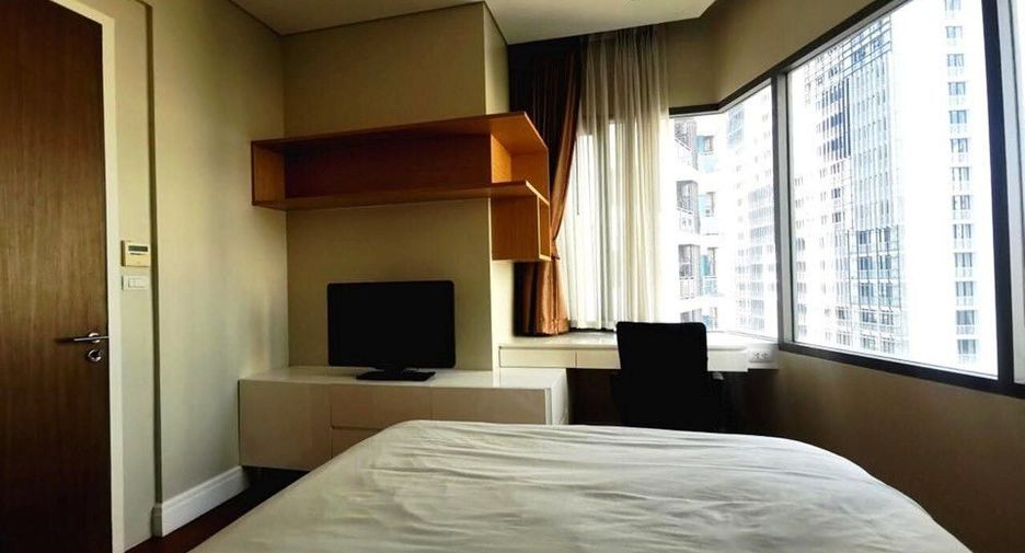For rent 2 bedrooms condo in Khlong Toei, Bangkok