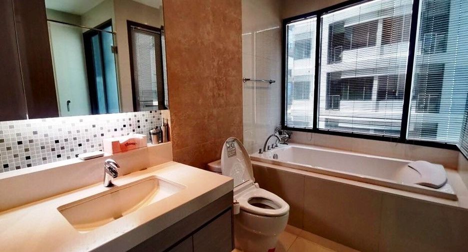 For rent 2 bedrooms condo in Khlong Toei, Bangkok