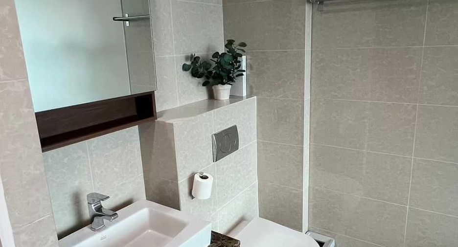 For rent 3 bedrooms condo in Watthana, Bangkok