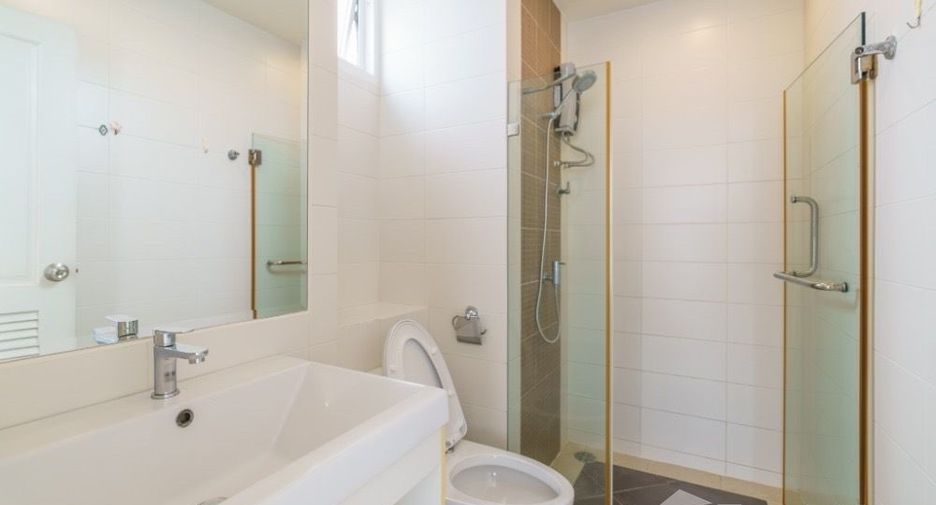 Condo en alquiler de 2 habitaciones en Yan Nawa, Bangkok