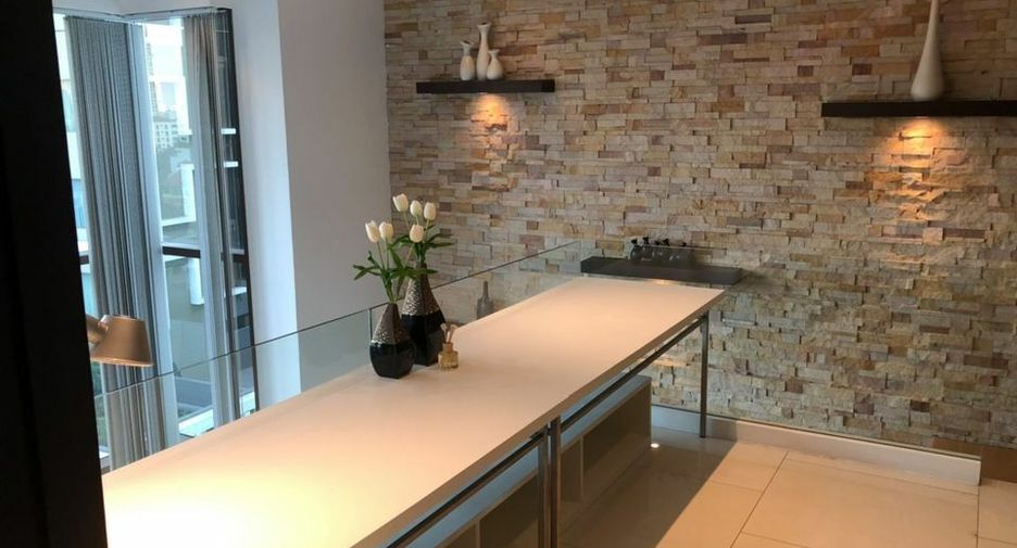 For rent 2 bedrooms condo in Khlong Toei, Bangkok