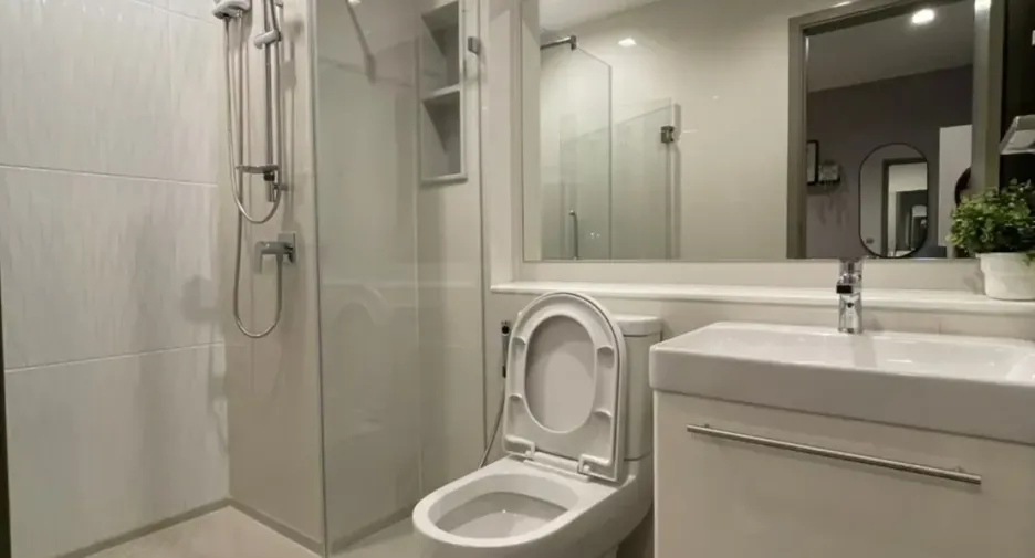 Wohnung zur Miete mit Studio in Huai Khwang, Bangkok