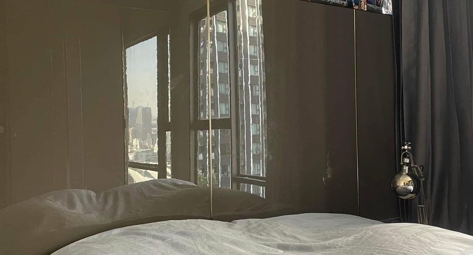 For rent 2 bedrooms condo in Huai Khwang, Bangkok
