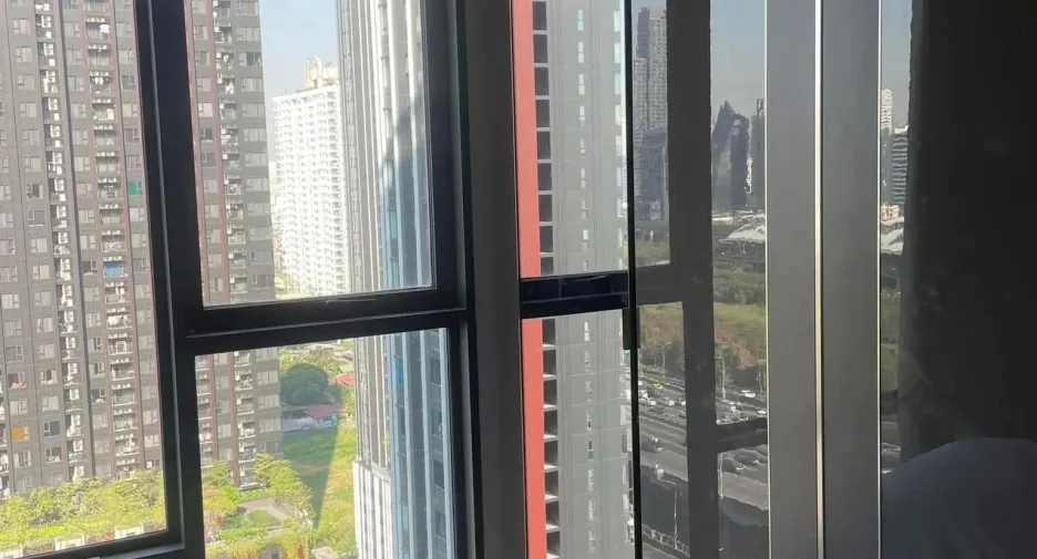 For rent 2 bedrooms condo in Huai Khwang, Bangkok