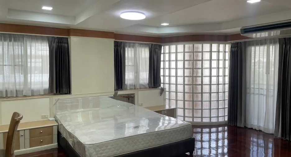For rent 3 bedrooms apartment in Watthana, Bangkok