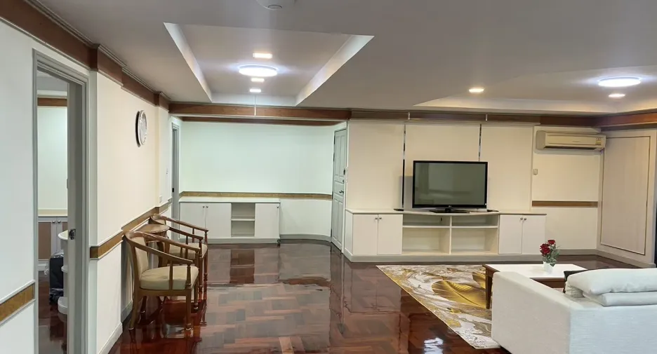 For rent 3 bedrooms apartment in Watthana, Bangkok