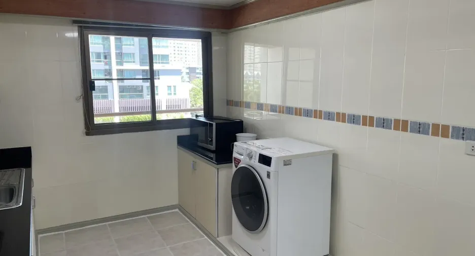 For rent 3 bedrooms apartment in Watthana, Bangkok
