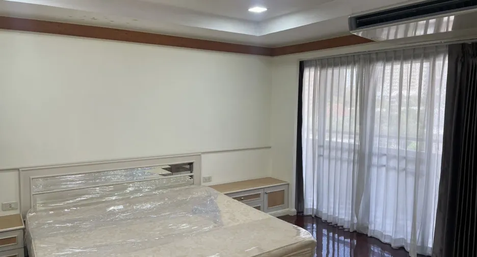 For rent 3 bedrooms apartment in Watthana, Bangkok