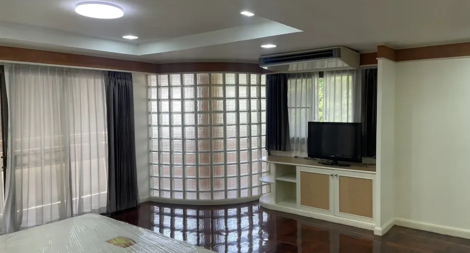 For rent 3 bedrooms apartment in Watthana, Bangkok