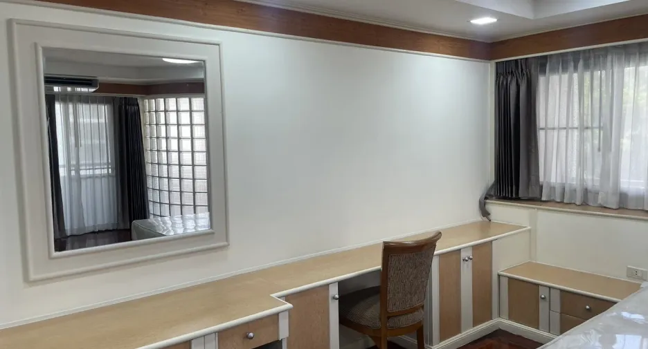 For rent 3 bedrooms apartment in Watthana, Bangkok