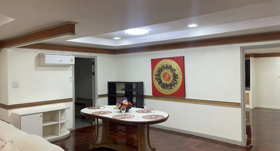 For rent 3 bedrooms apartment in Watthana, Bangkok