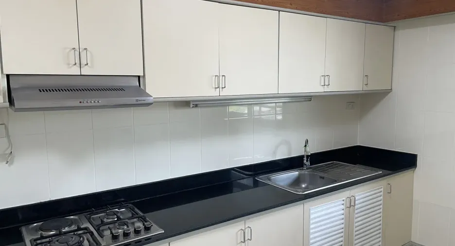For rent 3 bedrooms apartment in Watthana, Bangkok