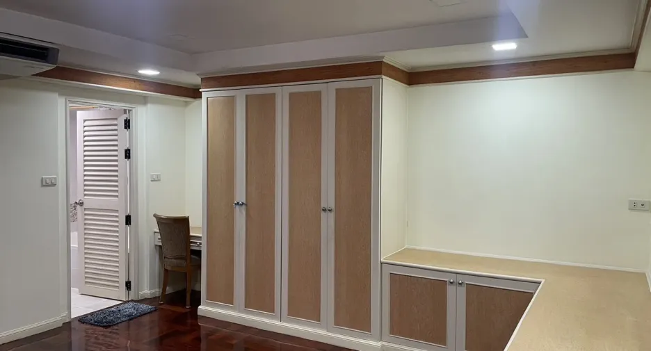 For rent 3 bedrooms apartment in Watthana, Bangkok
