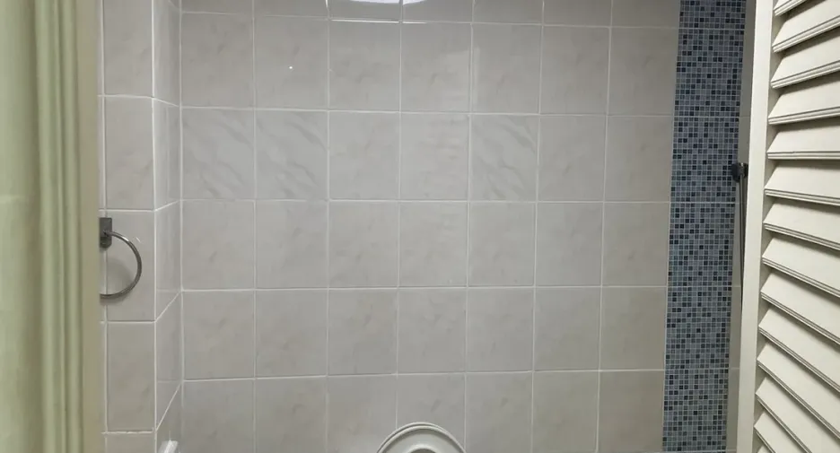 For rent 3 bedrooms apartment in Watthana, Bangkok