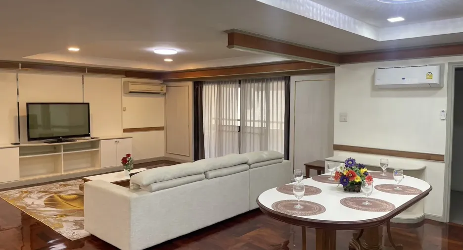 For rent 3 bedrooms apartment in Watthana, Bangkok