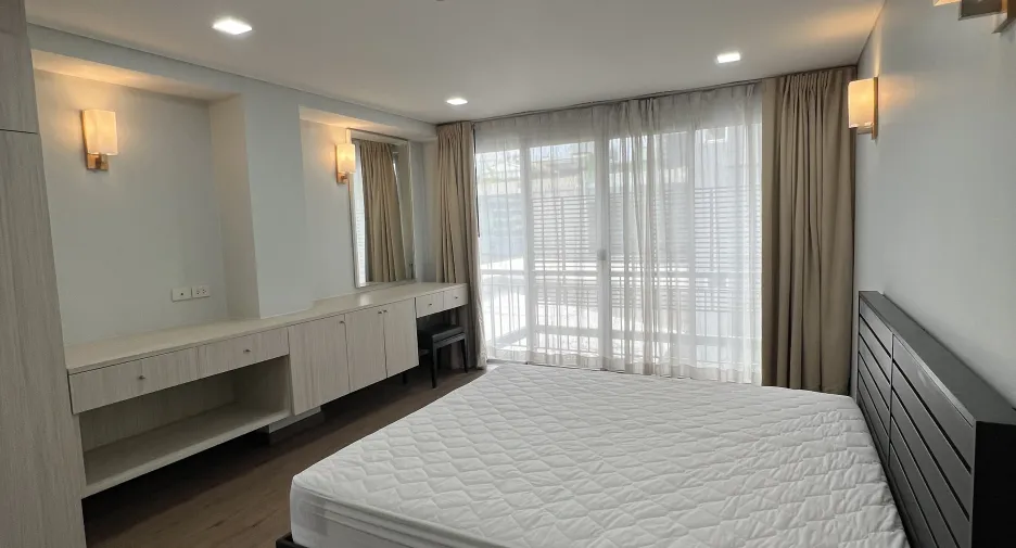 For rent 2 bedrooms condo in Watthana, Bangkok