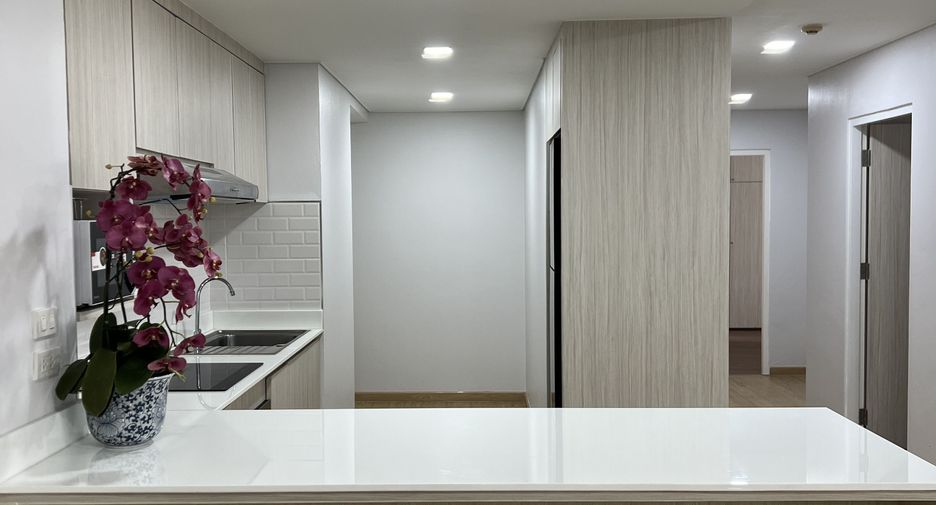 For rent 2 bedrooms condo in Watthana, Bangkok