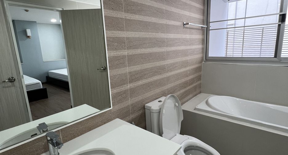For rent 2 bedrooms condo in Watthana, Bangkok