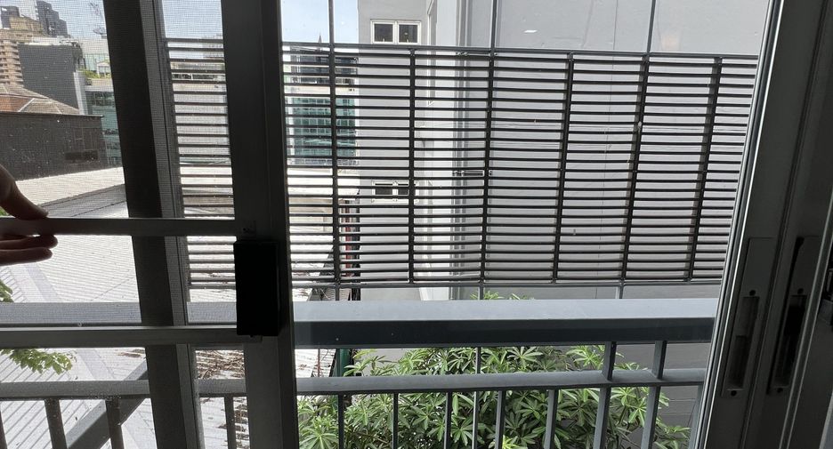 For rent 2 bedrooms condo in Watthana, Bangkok