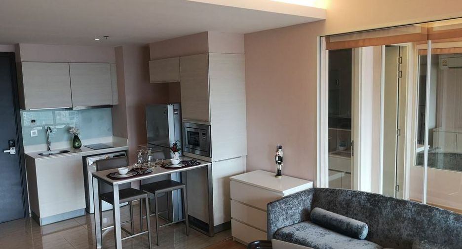 For rent 1 bed condo in Watthana, Bangkok