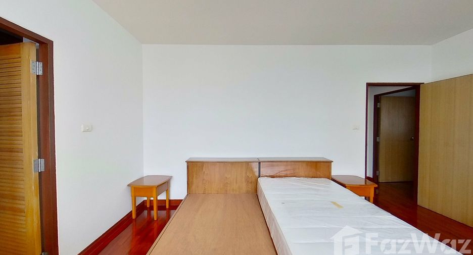 For rent 3 bedrooms apartment in Watthana, Bangkok