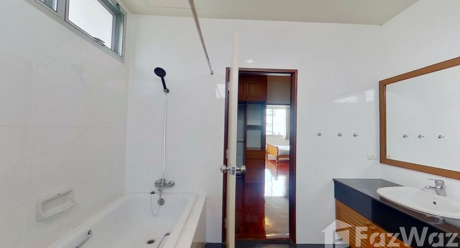 For rent 3 bedrooms apartment in Watthana, Bangkok