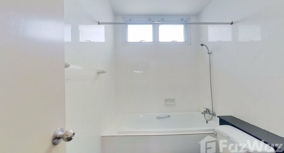 For rent 3 bedrooms apartment in Watthana, Bangkok