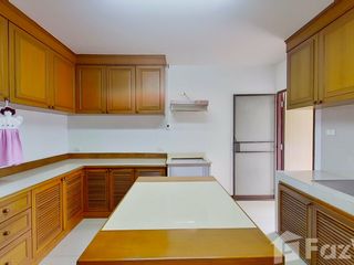 For rent 3 bedrooms apartment in Watthana, Bangkok