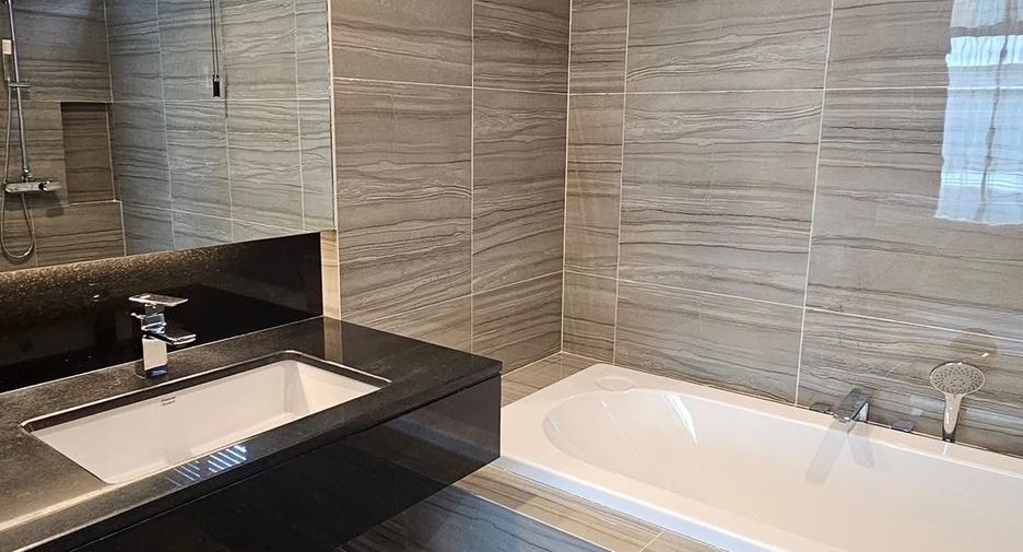 For rent 3 ベッドルーム townhouse in Saphan Sung, Bangkok