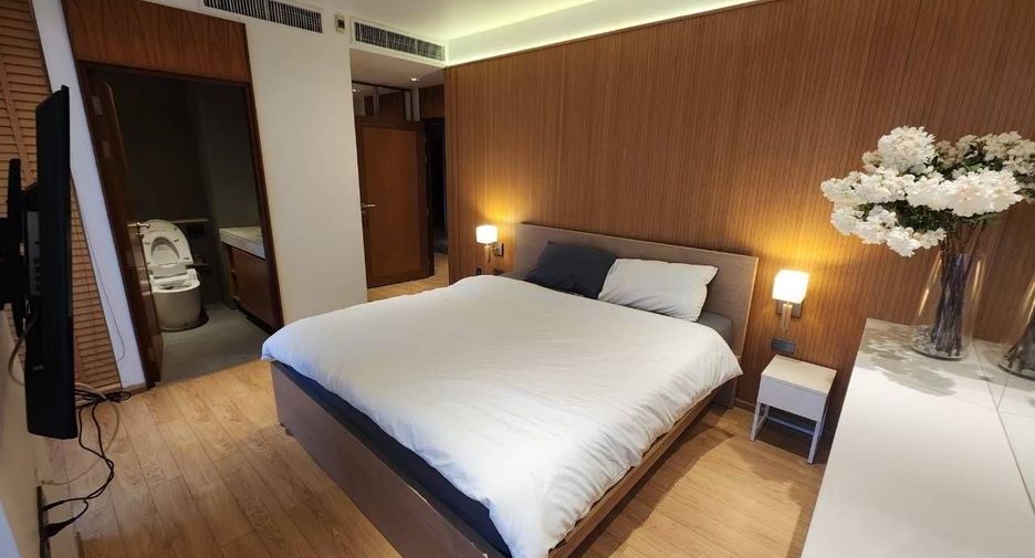 For rent 2 bedrooms apartment in Watthana, Bangkok
