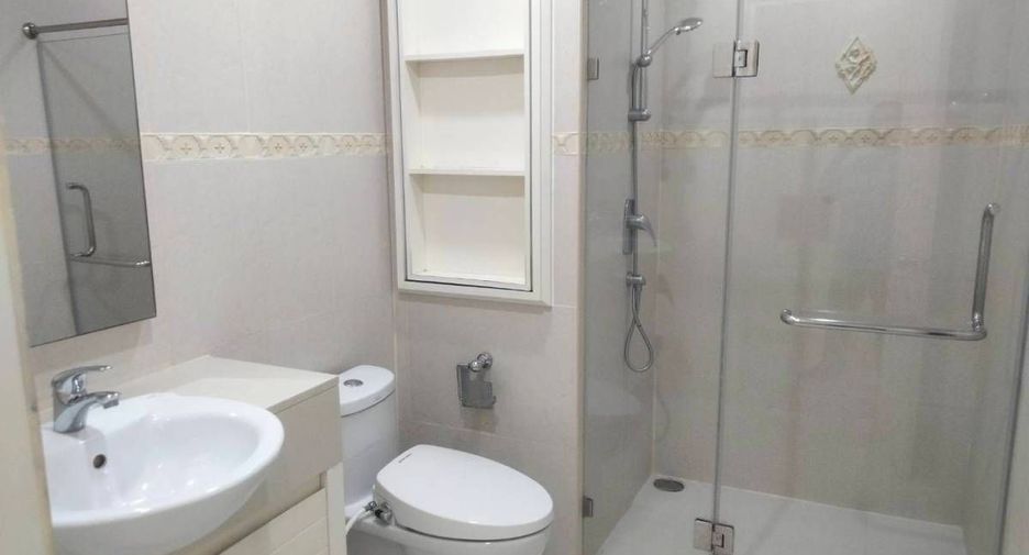 For rent 3 bedrooms condo in Khlong Toei, Bangkok