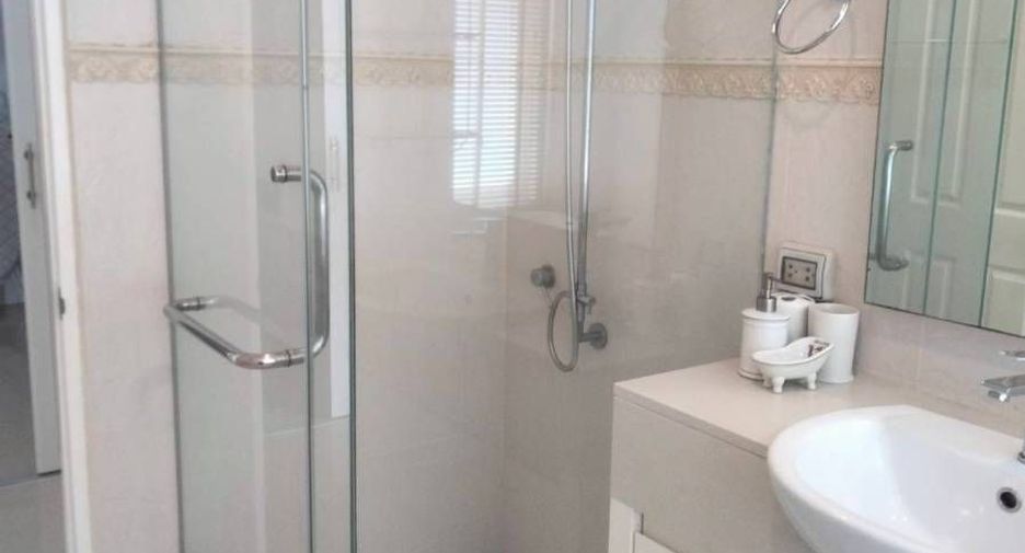 For rent 3 bedrooms condo in Khlong Toei, Bangkok