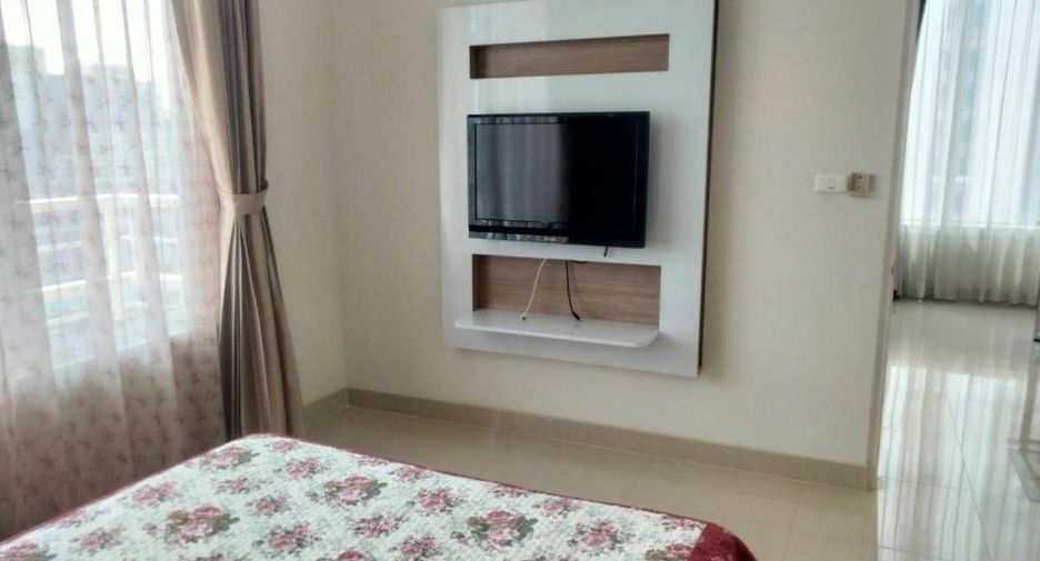 For rent 3 bedrooms condo in Khlong Toei, Bangkok