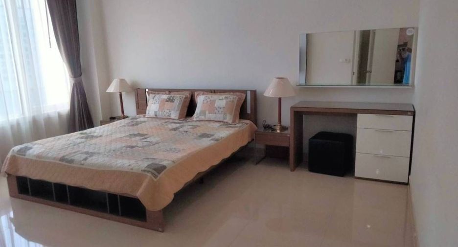 For rent 3 bedrooms condo in Khlong Toei, Bangkok