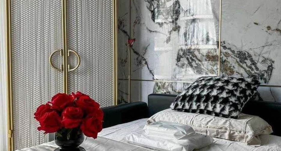 For rent 2 bedrooms condo in Khlong Toei, Bangkok